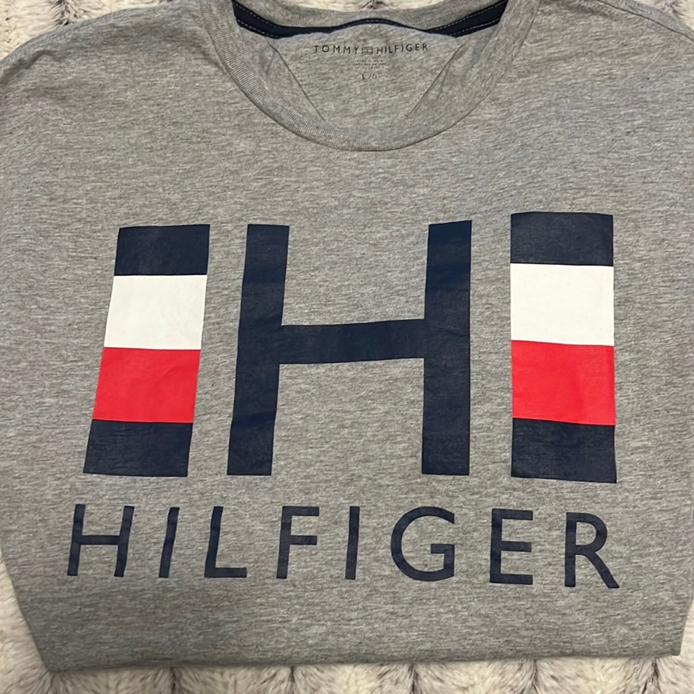 Grey Tommy shirt